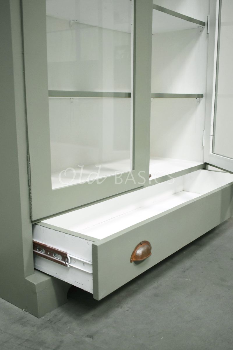 Detail van Vitrinekast, groen, materiaal hout